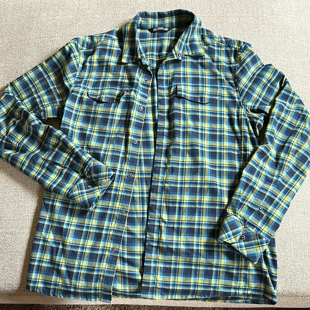 Arcteryx size L men’s button down